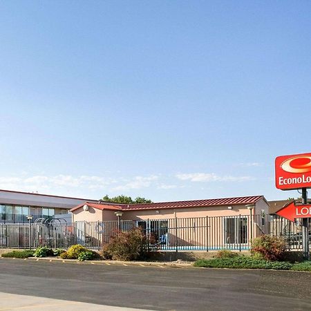 Econo Lodge Wall Bagian luar foto