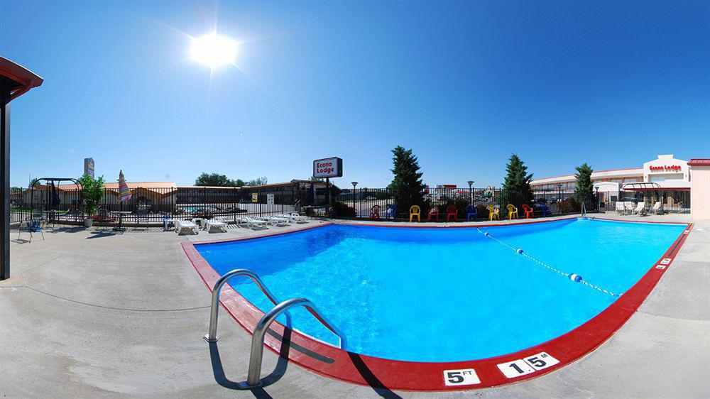 Econo Lodge Wall Bagian luar foto