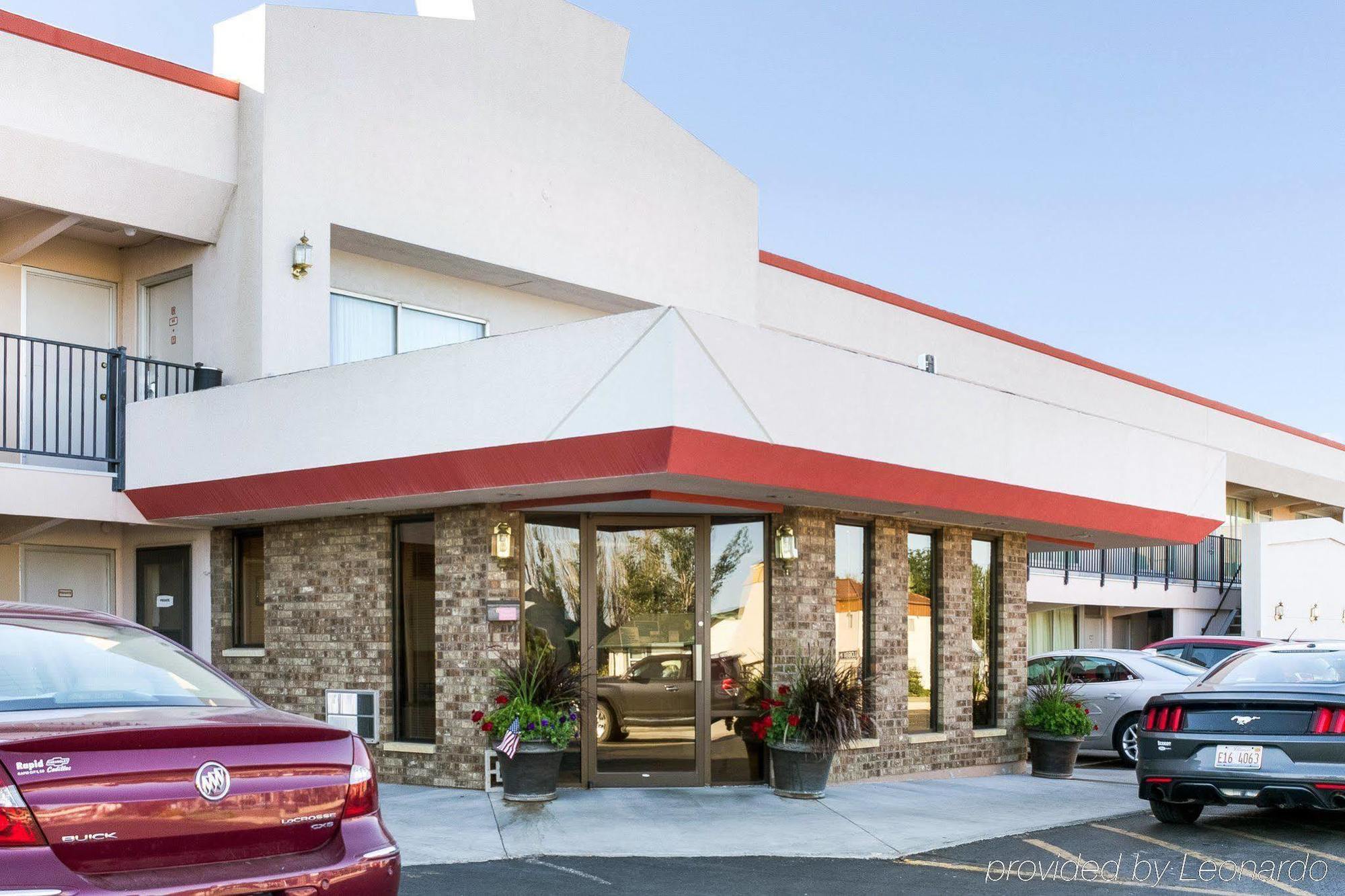 Econo Lodge Wall Bagian luar foto