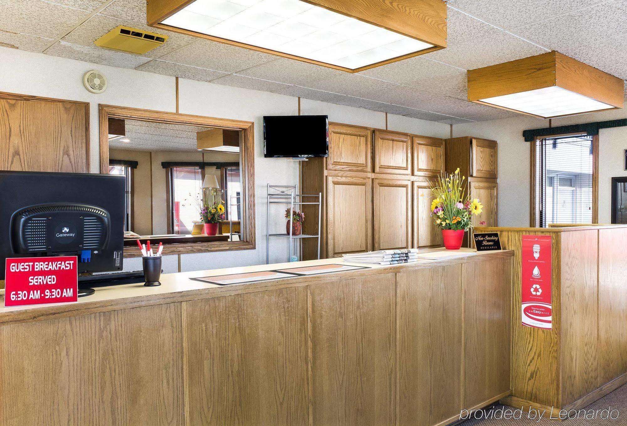Econo Lodge Wall Bagian luar foto