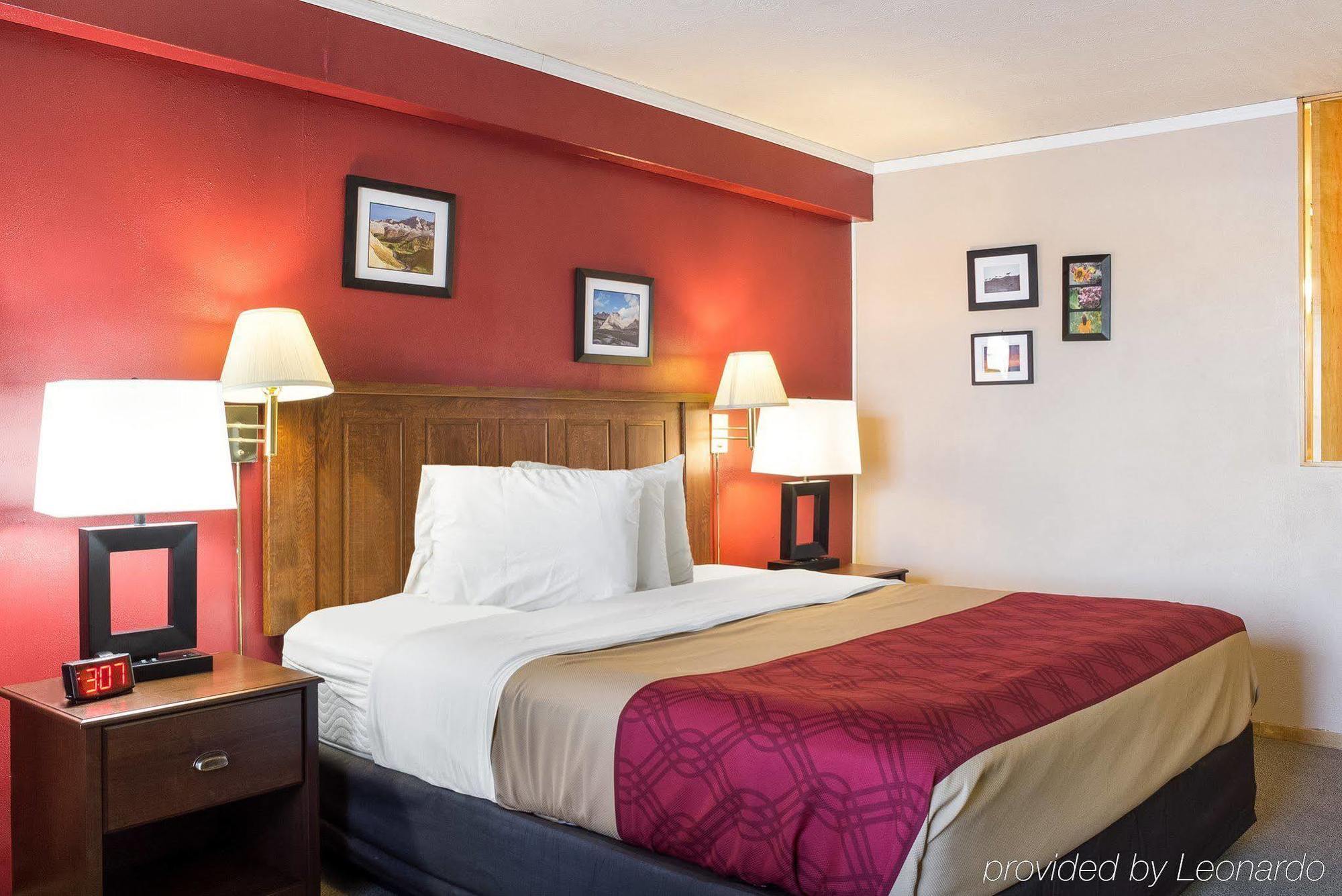 Econo Lodge Wall Bagian luar foto