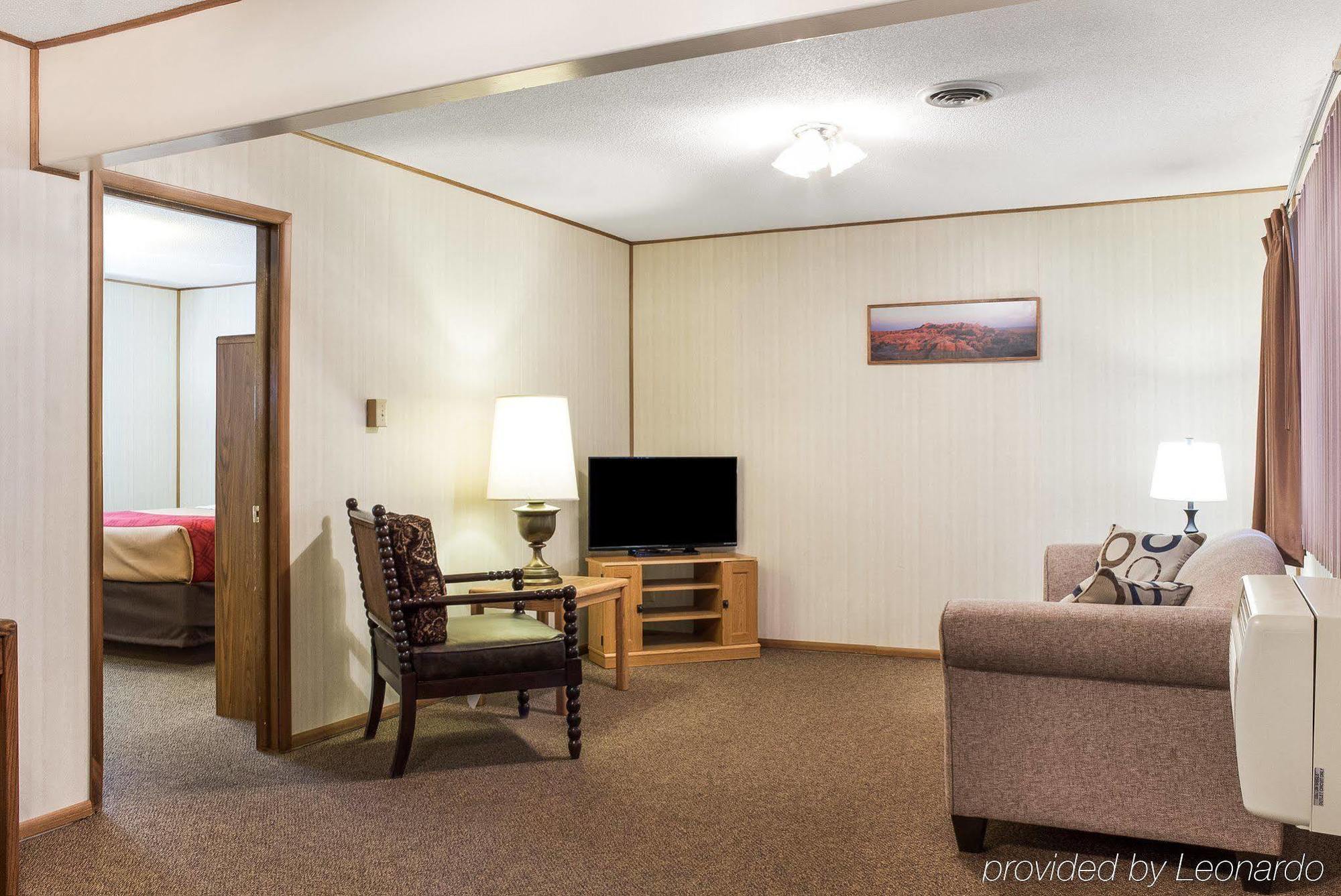 Econo Lodge Wall Bagian luar foto