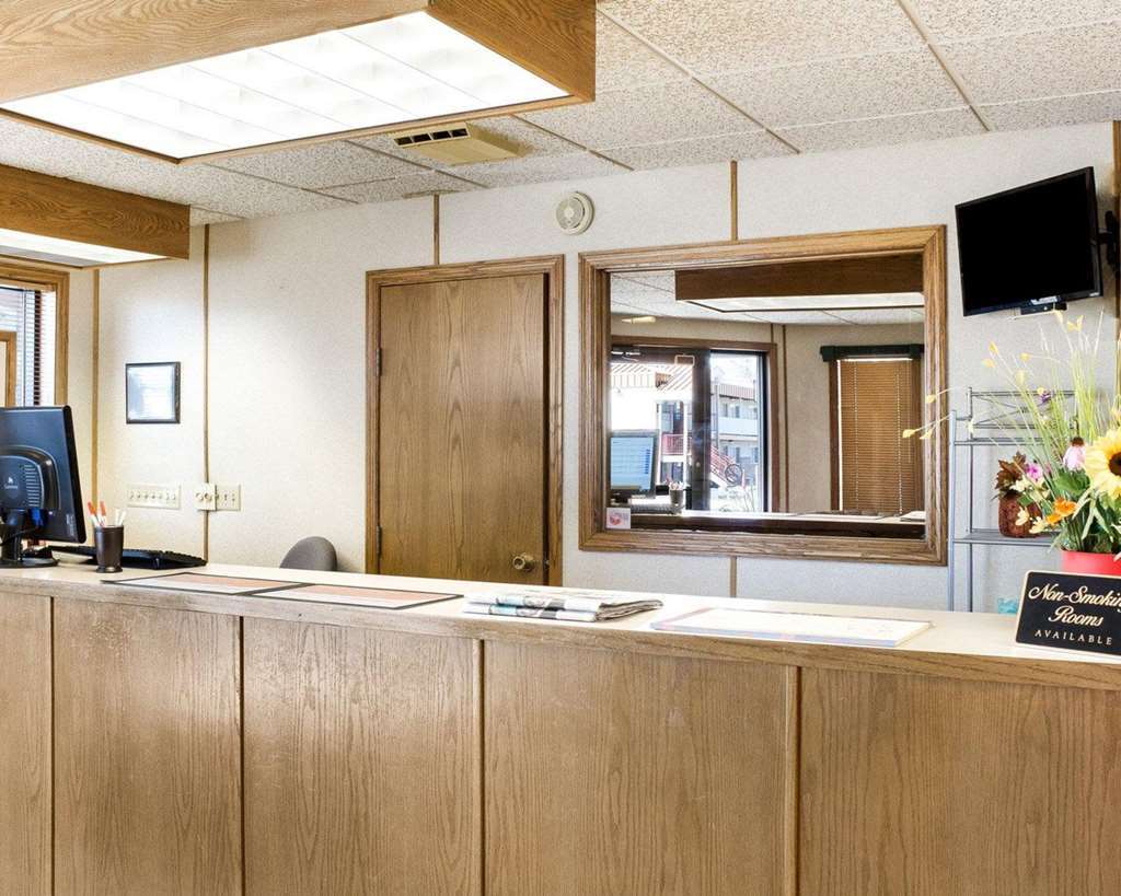 Econo Lodge Wall Interior foto